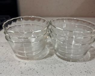 6 vintage Corning PYREX 6 oz custard cups or ramekins with scalloped edges.