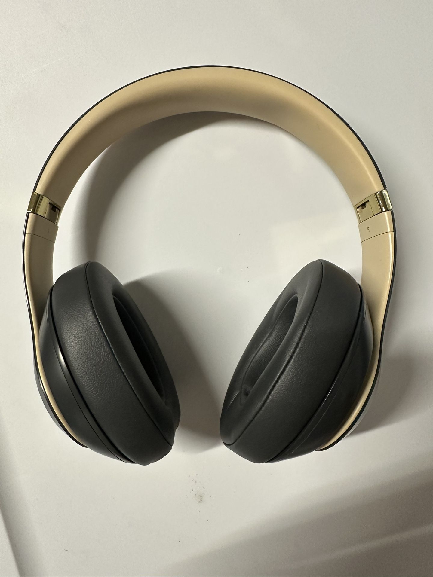 Pre-owned Beats Studio 3 Wireless Headphones (Titanium Gray)