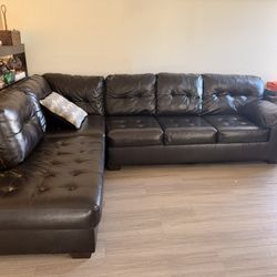 Comfy Black Sectional Couch w/ Chaise