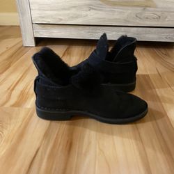 Ugg Women’s McKay Boot Sheepskin