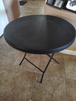 Folding round table indoors or outdoors $20.00 see my other offers must pick up cash only no holds