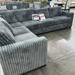 Corduroy Dark Grey Sectional.  New Sectional  4-pc     Nuevo Seccional  De 4 Piezas Color Gris. Oscuro  4-Piece Sectional Set New sectional in a box  