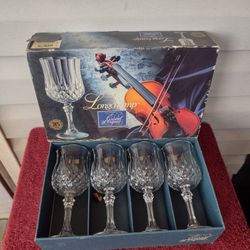 SET OF 4 CRISTAL D'ARQUES LONGCHAMP CRYSTAL CHAMPAIGNE GLASSES w/ BOX.  
