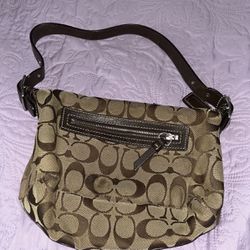 Carolina Herrera Doble Crossbody Bag for Sale in Alton, TX - OfferUp