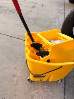 26 Qt. Capacity Mop bucket with Wringer