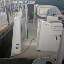 Maxum SCR 2400 Cabin Cruiser Slipped At Canyon Lake