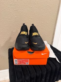 Nike size 2.5Y