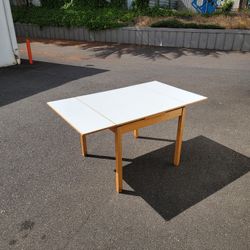 Mid Century Modern Dining Table 