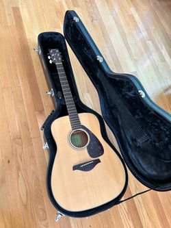 Yamaha FG800 acoustic guitar with case