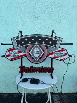 Budweiser Lighted Beer Sign – Excellent Condition