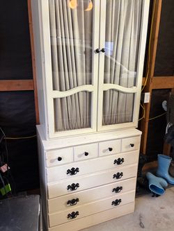 Ethan Allen 2 piece cream vintage cabinet and hutch