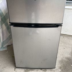 Frigidaire Mini Fridge for Sale in Riverside, CA - OfferUp