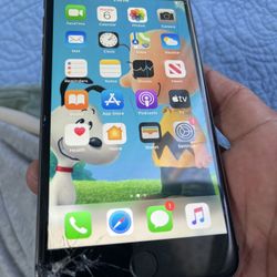 iPhone 8 Plus 64gb Factory Unlocked Cracked Screen And Bad Cámara 