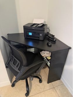 Corner desk and chair