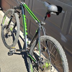 Trek Wahoo Alpha gold aluminum Gary Fisher Collection 24 speed, 21" frame, 29" tires.