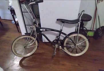 Micargi Lowrider F4 20” Lowrider Cruiser in black.