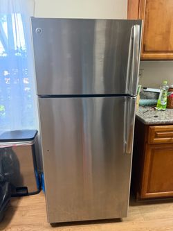 GE Stainless Steel Top-Freezer Refrigerator