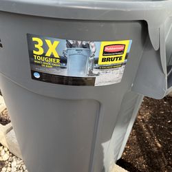 Rubbermaid 44 Gallon Grey Trash Can (no top)
