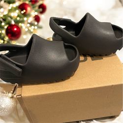 Adidas Yeezy Slides Onyx Infant Size 5K - New