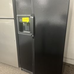 Side by side refrigerator 
