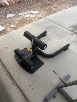 Sissy squat machine
