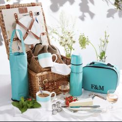 Luxury Picnic Basket Set 
