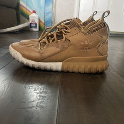 Size 10 Tan Adidas shoes + Desean Jackson Eagles jersey