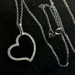 14K White Gold Diamond Heart Pendant 17.75 Inches