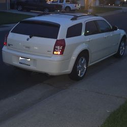 2005 Dodge Magnum  Sxt AWD