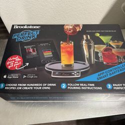 Brookstone Perfect Drink – App-Controlled Smart Bartender 