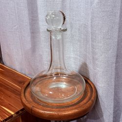 Clear Glass Wine Decanter with Ball Stopper