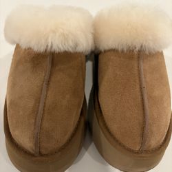 Ugg Platform Slippers Size 7 Worn Once 