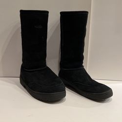 Snow Boots - Ladies 8 1/2