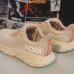 HOKA Arahi 7 Womens Shoes Size 9.5, Color: Vanilla/Cream
