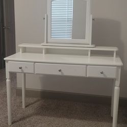 Vanity Desk / Vanity Table