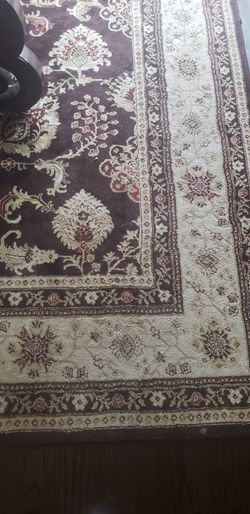 9 x 11 area rug like new
