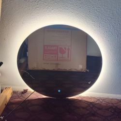 32" LED Bathroom Mirror With Defogger