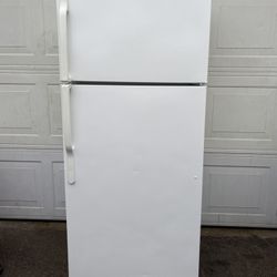 GE Refrigerator  W-29,5 D-30” H-67”