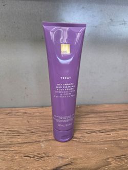 EWC Treat Get Smooth Skin Clearing Body Polish