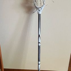 deBeer 6000 Rm68-513361 Lacrosse Stick Handle Shaft Attack w/pre-strung pocket