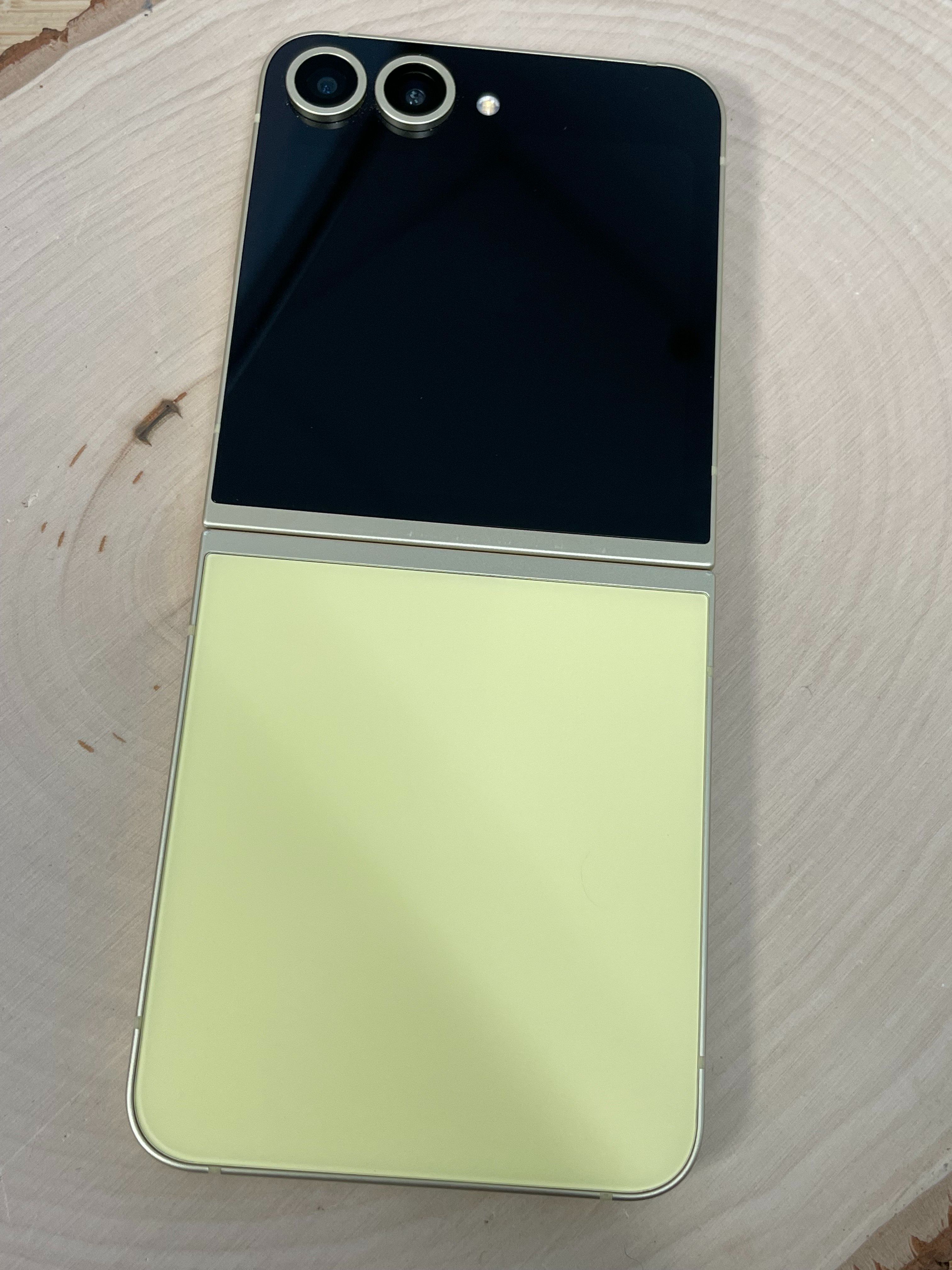 ๐ฑ Samsung Galaxy Z Flip 6 โ Only $1 Down Today! Big Discount with $300 OFF and 1-Year Coverage