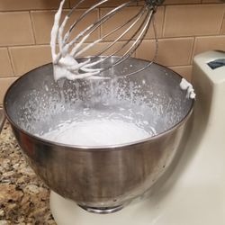 Vintage 4.5 Qt  Kitchenaide Mixer. 