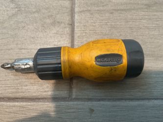 Professional stubby ratcheting screwdriver choice