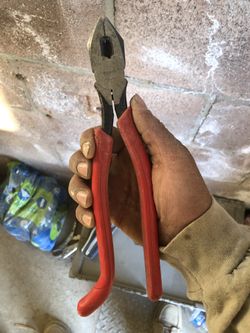 Lineman pliers