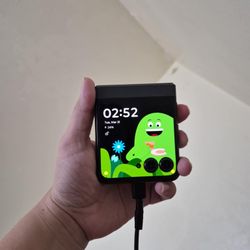 2024 Razr Phone For Sell Asking 70