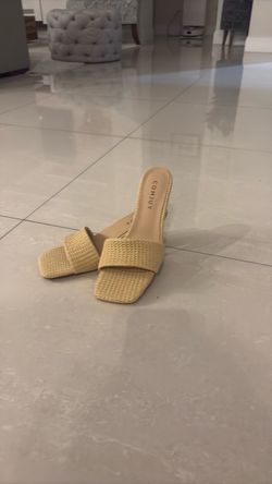 New Woven Slide Sandals size 6.5