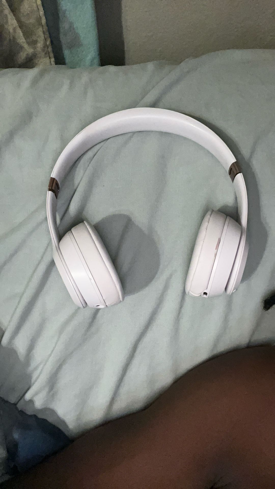 Pink beats solo 4s