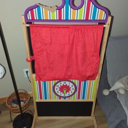 Melissa And Doug Wooden Puppet Theater + Puppets