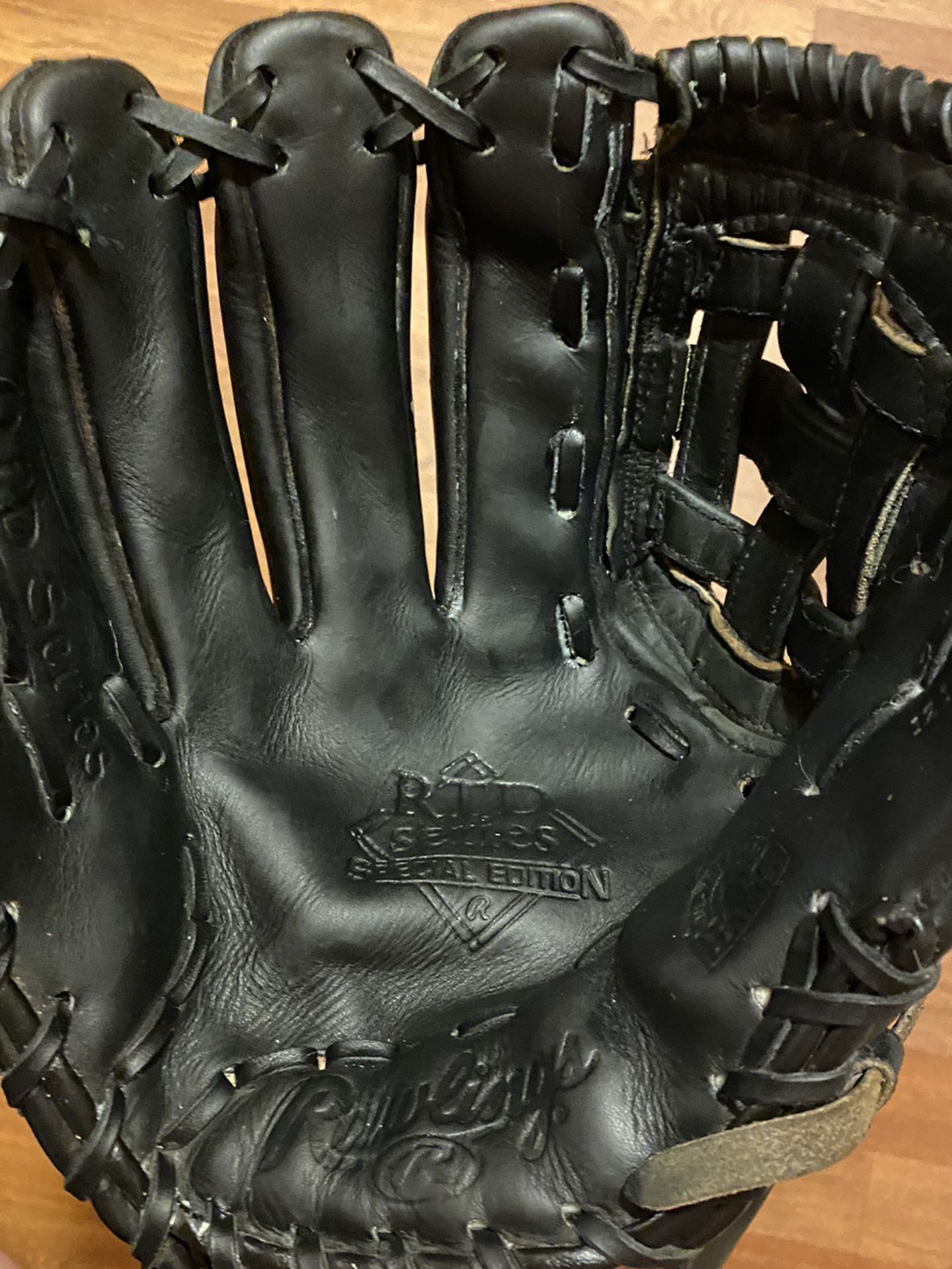 Rawlings RTD Series 12 1/4” Glove Left hand Thrower Glove Reconditioned
