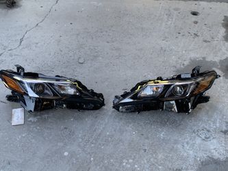 2024 Toyota Camry SE Headlights. Oem.